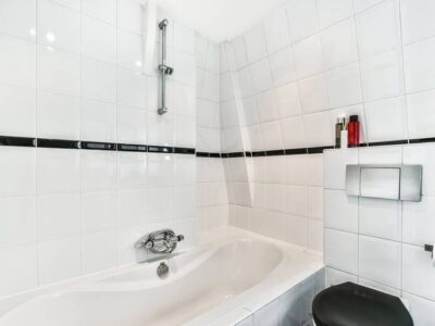 Is the Reglaze Bathtub Cost Worth the Benefits?