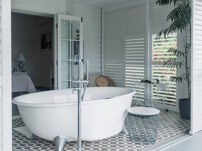 Is Tub Reglazing a Smart Investment?