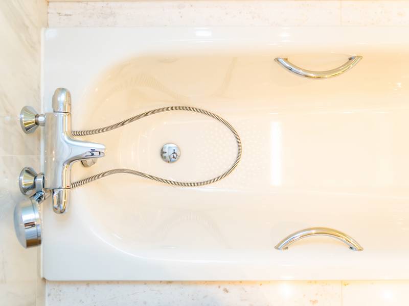 What Are Common Mistakes to Avoid When Glazing a Tub?