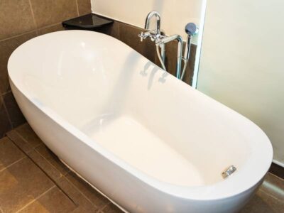 What Is Bathtub Reglazing?