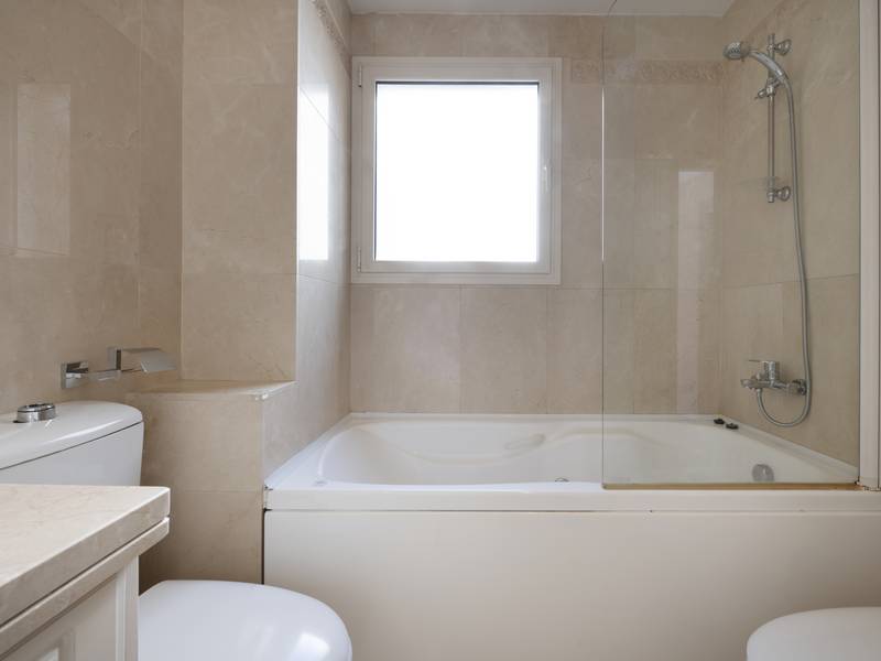 Why is Tub Reglazing a More Efficient Alternative than Replacement?