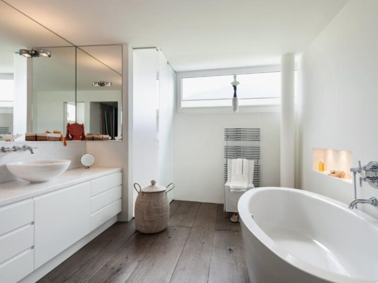 How New Tub Glaze Resists Stubborn Mineral Stains