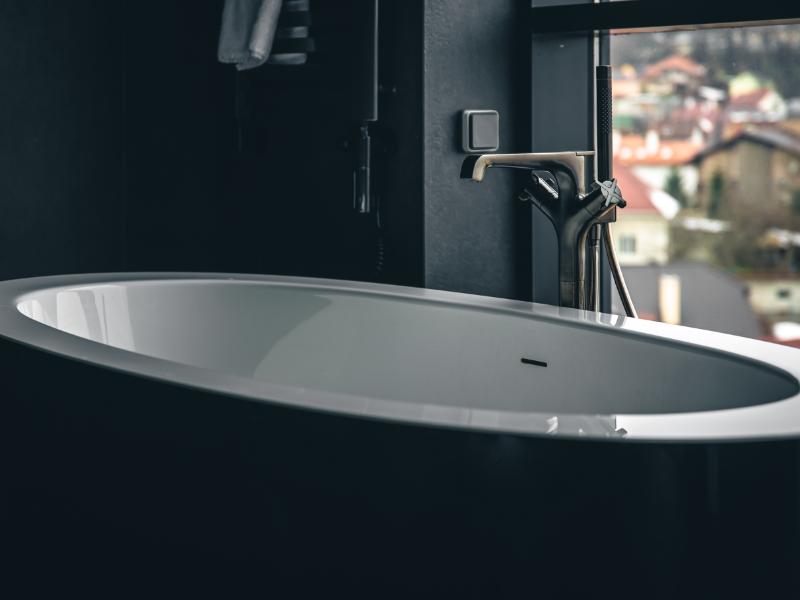 Bathtub Reglazing: Restore Your Tub Without Remodeling